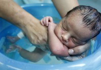 Hospital Rocha Faria oferece Shantala e ofurô para bebês