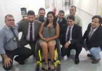 Uma corrente do bem: policiais doam cadeira de rodas para sobrevivente de massacre de Realengo