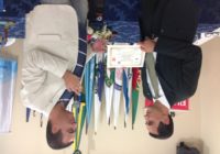 Rotary Clube Bangu debateu Projeto Apadrinhar – o anfitrião presidente André Luiz (dir.), diploma o palestrante –