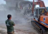 Pela segunda vez, Prefeitura demole condomínio ilegal em área de proteção ambiental em Guaratiba