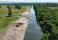 Prefeitura trabalha na limpeza do Canal do Itá e do Rio Campinho em Campo Grande