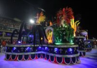 Quanto riso, oh! quanta alegria; Arlequim está chorando pelo amor da colombina… Cenas do carnaval da Zona Oeste em 2024